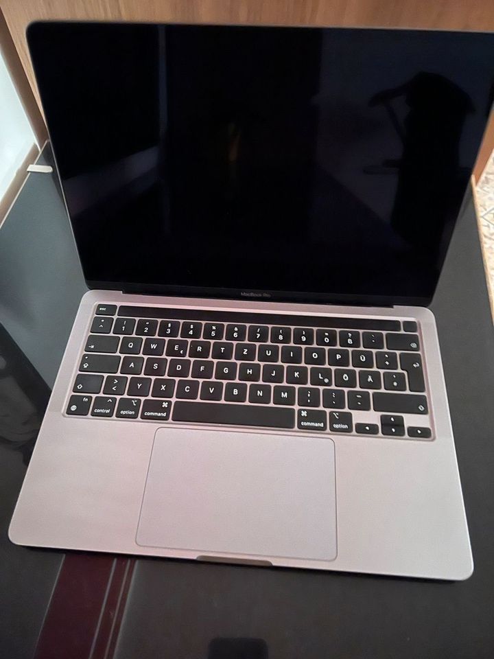 MacBook Pro 2020 13“ 16GB 2TB Space Grey in Herdecke