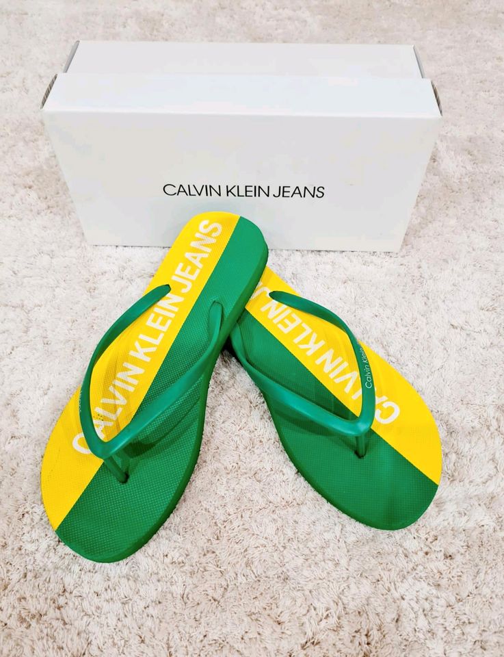 Neue Gelb/Grüne Flip Flops in 41 von Calvin Klein in Bad Emstal