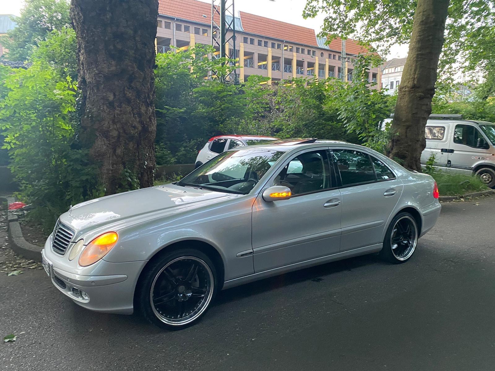 Abbildung des Autos E Klasse Mercedes Benz (…