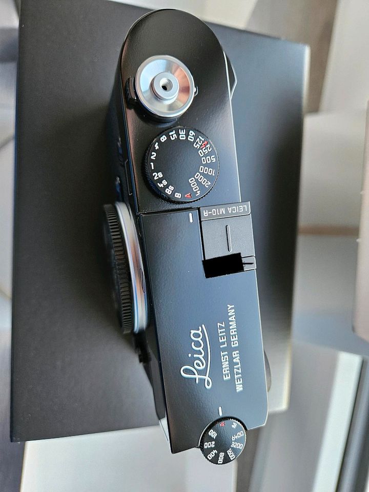 Leica M10-R black paint mit OVP und Servicezertifikat in Haiger
