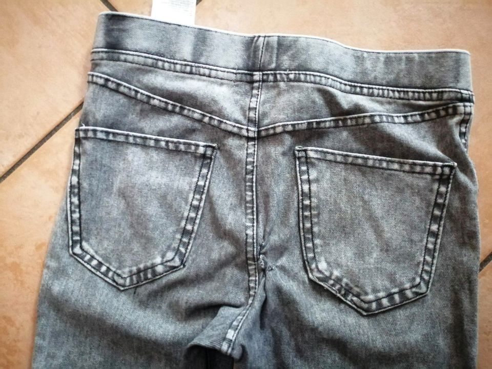 H&M Jeans Jegging, Gr. 146, grau in Scheinfeld