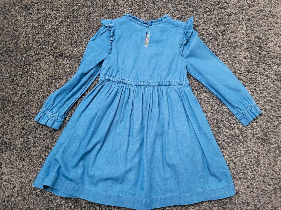 Mini Boden Kleid Gr. 116 blau langarm Stickerei Jeanskleid w.Neu in Wetschen