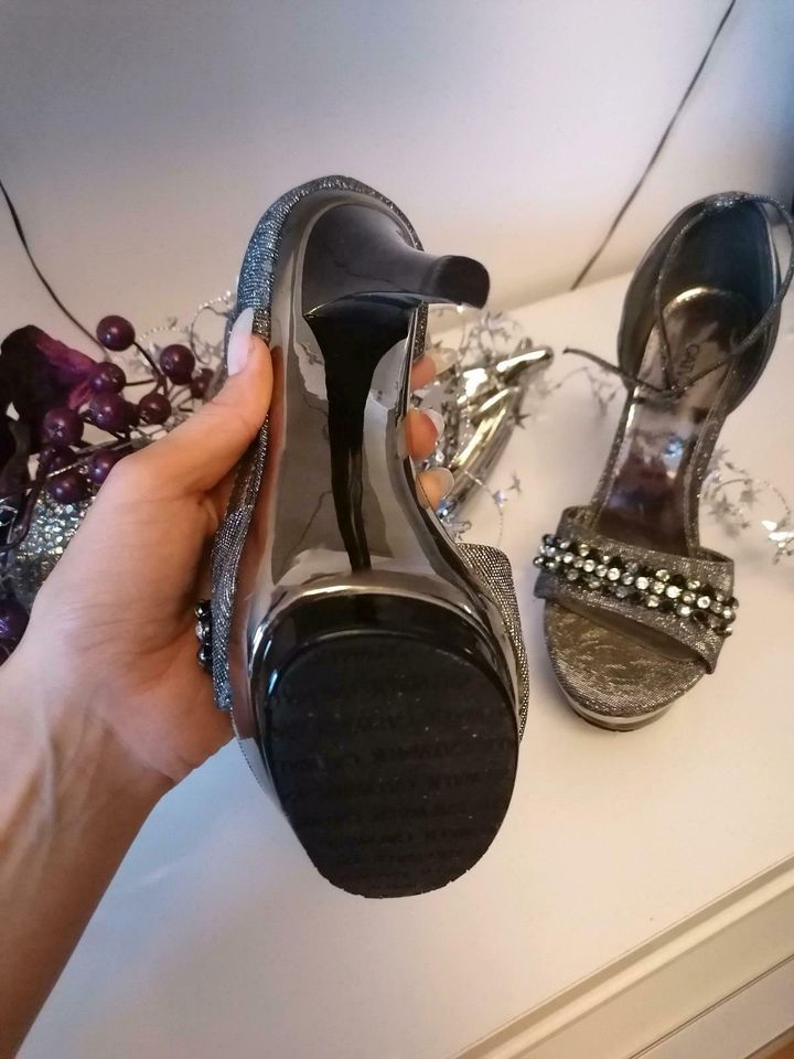 Silvester Schuhe ❤️ Party Highheels Silber Glitzer Gr 39♥️ in Gifhorn