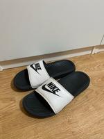 Nike Schlappen flip Flops adiletten schwarz weiß Gr.39 Dresden - Striesen-Ost Vorschau