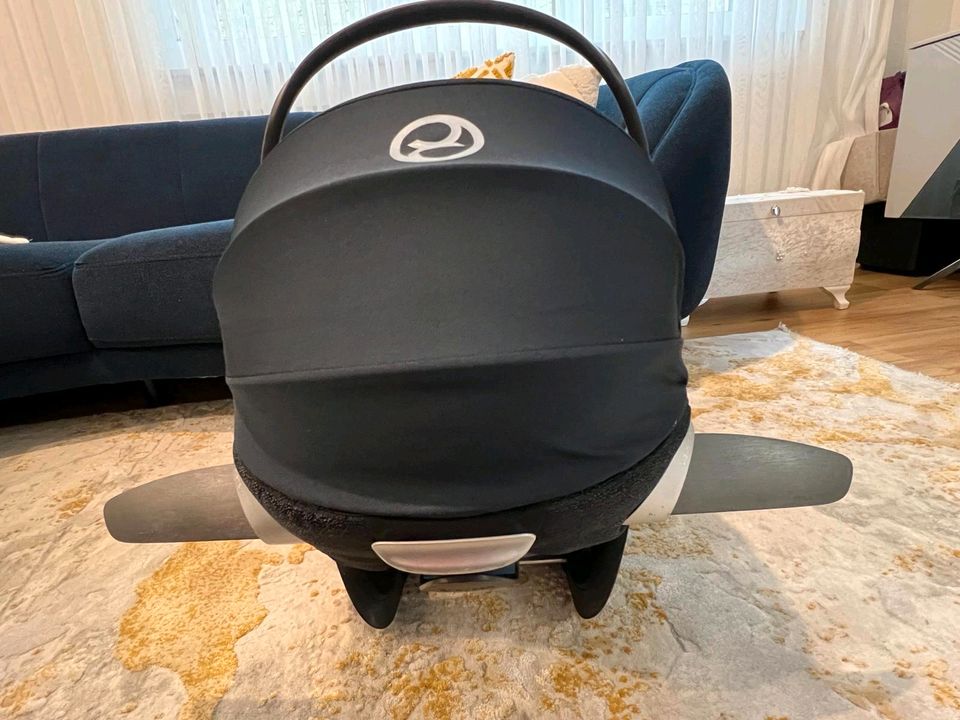 Cybex Platinum Cloud Z i-Size Plus, navy blue mit ISOFIX Station in Stuttgart