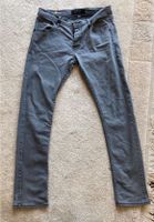 New Yorker Straight Slim Fit grau Jeans Smog 31/32 Niedersachsen - Oldenburg Vorschau