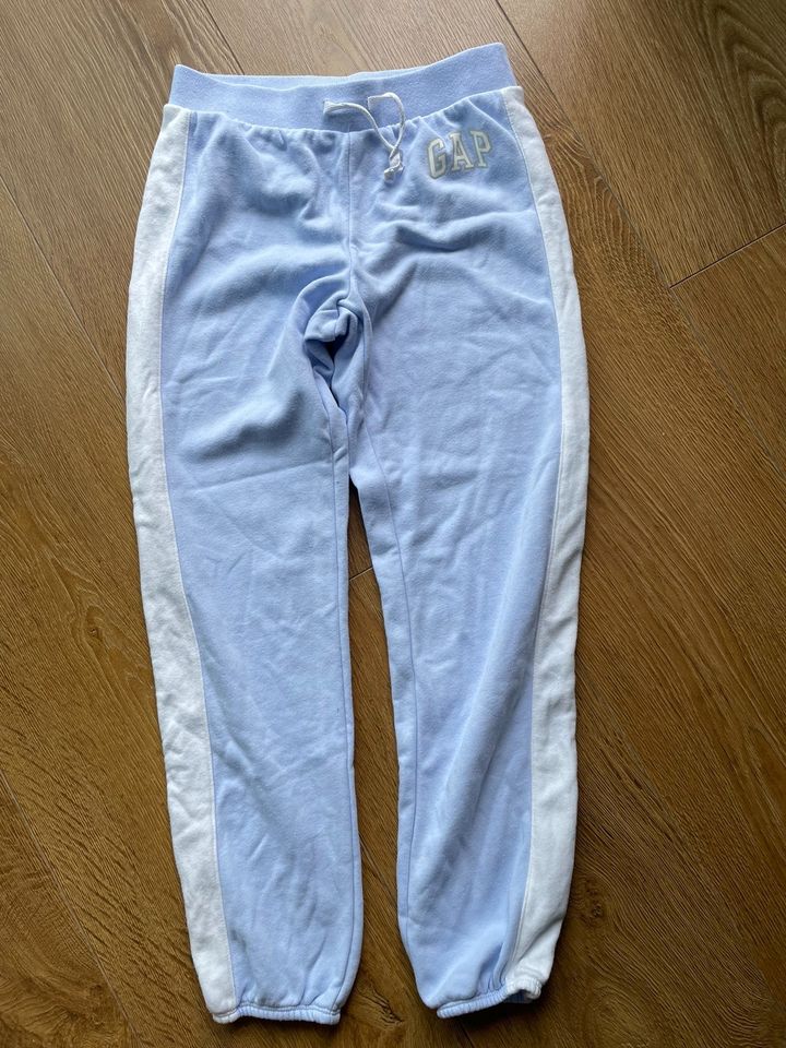 Jogginghose/ Seeatpants von GAP Gr. 158 in Frankfurt am Main