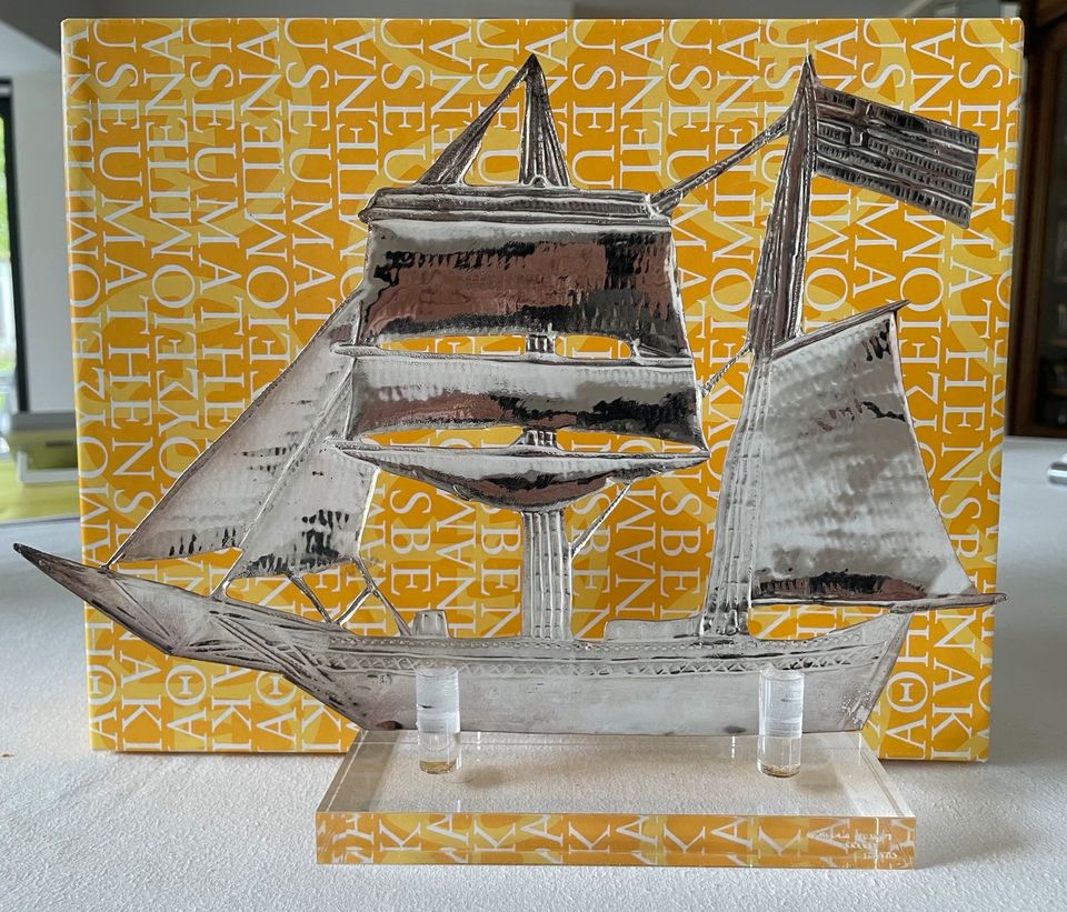 Handmade Silver Segelschiff auf Plexiglassockel in Neuss