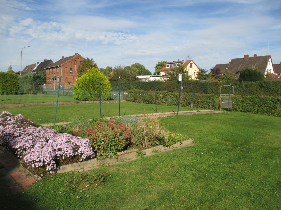 Landwehrhagen - Solides Einfamilienhaus  mit Doppelgarage und großem Grundstück in Staufenberg