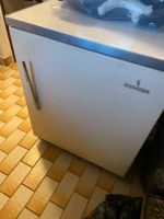 Zu verschenken alter Kühlschrank sehr starke gebrauchsspuren Hessen - Neustadt Vorschau