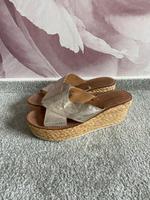Zara Schuhe Sandalen Keilabsatz Gold gr. 40 Hessen - Staufenberg Vorschau