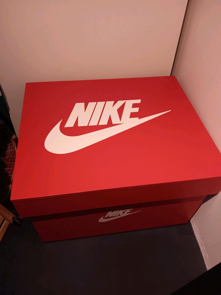 Schuhbox nike Rarität sehr gross freistehend in Nordrhein-Westfalen -  Willich | eBay Kleinanzeigen ist jetzt Kleinanzeigen