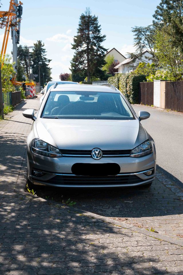 Golf VII Var. 1.6 TDI Comfortl. DSG ACC PDC Sitz / tungsten silve in Erlangen