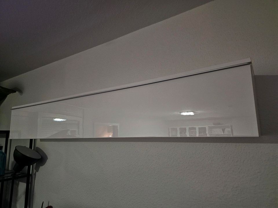 Hängeschrank Minibar Klapptürenschrank in Wernau