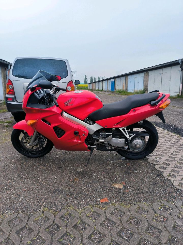 Honda VFR 800 TÜV 09/25 Reifen/Kette Neu in Wolgast