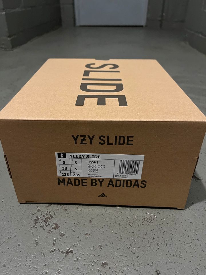 Pantolette Yeezy Slide Onyx in Oberhausen