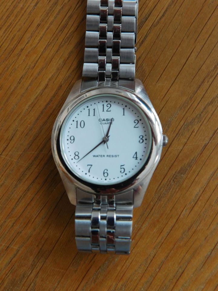 Casio MTP1129P - Armbanduhr - super zustand - selten getragen in Bobingen