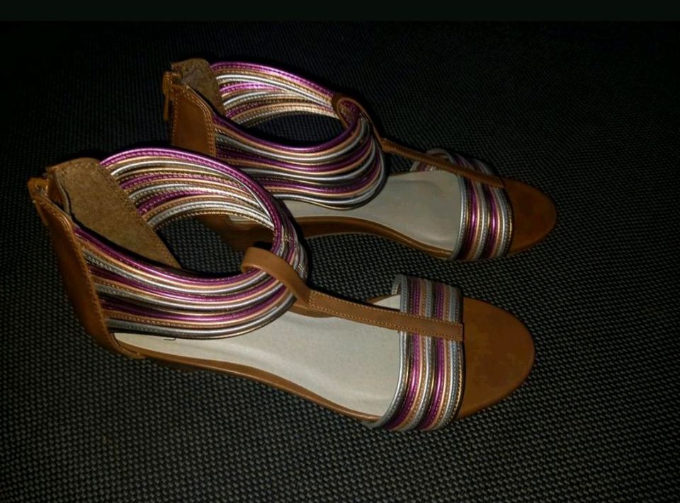 Sandalen mit Keilabsatz Gr. 38, NEU in Ilsfeld