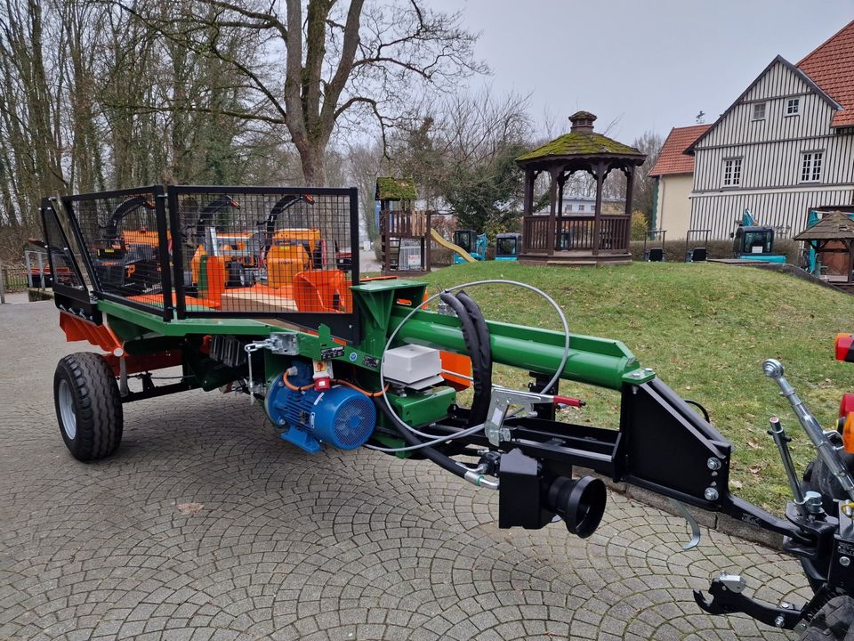 Posch Splitmaster 30 auf Längsfahrwerk Holzspalter in Barntrup