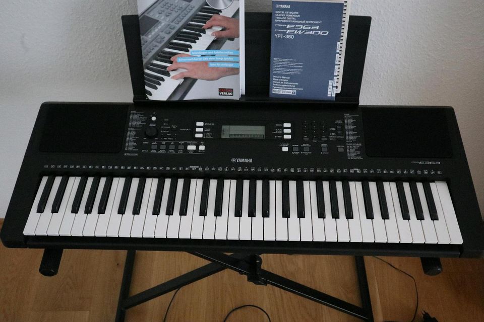 Yamaha PSR E363 Keyboard mit viel Zubehör in Nürtingen