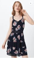 Only Kleid Schwarz mit Blumen Größe 36 Sachsen-Anhalt - Genthin Vorschau