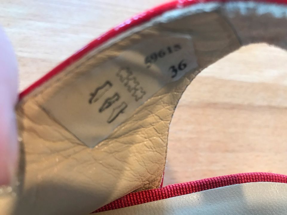 Brunate rot Lack Sandalen Absatz sehr gut 36 Italien Leder in Langenbrettach