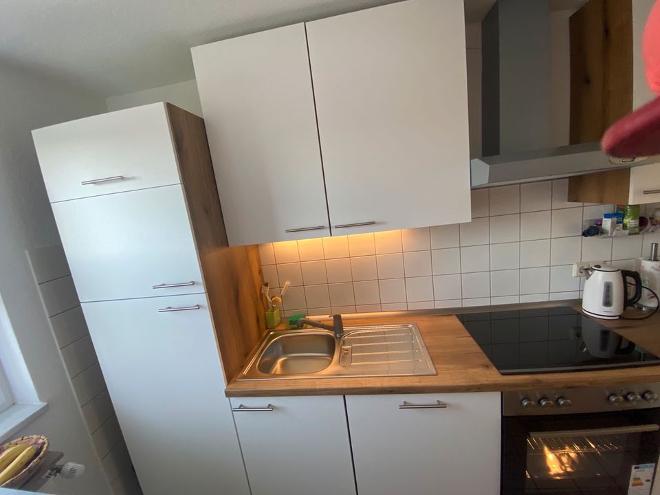 Hübsche, fast neue Küche 2,80 m weiß-Eiche hell in Wiesbaden