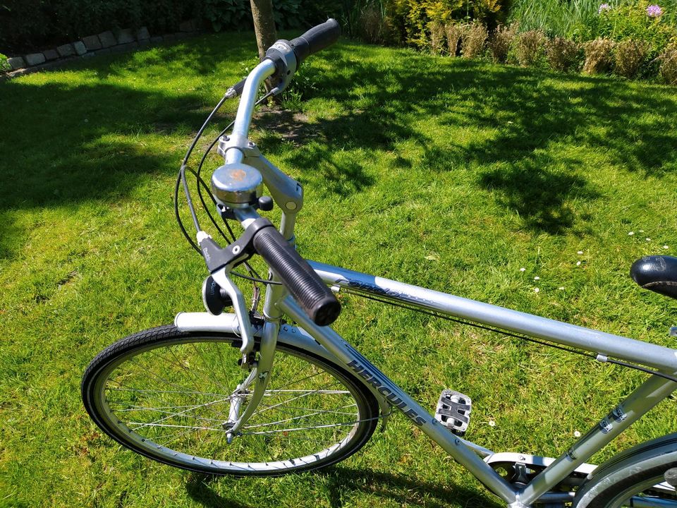 Hercules Herrenfahrrad 28er in Berne