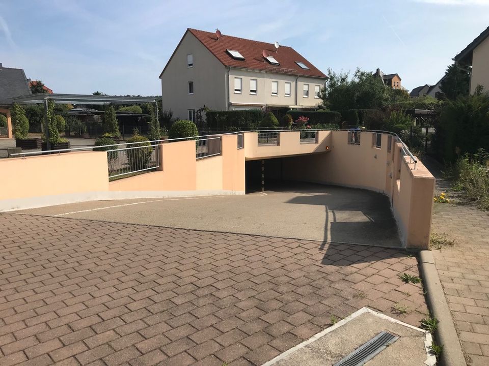 Tiefgaragenstellplatz in Weinböhla, An der Post zu vermieten in Weinböhla