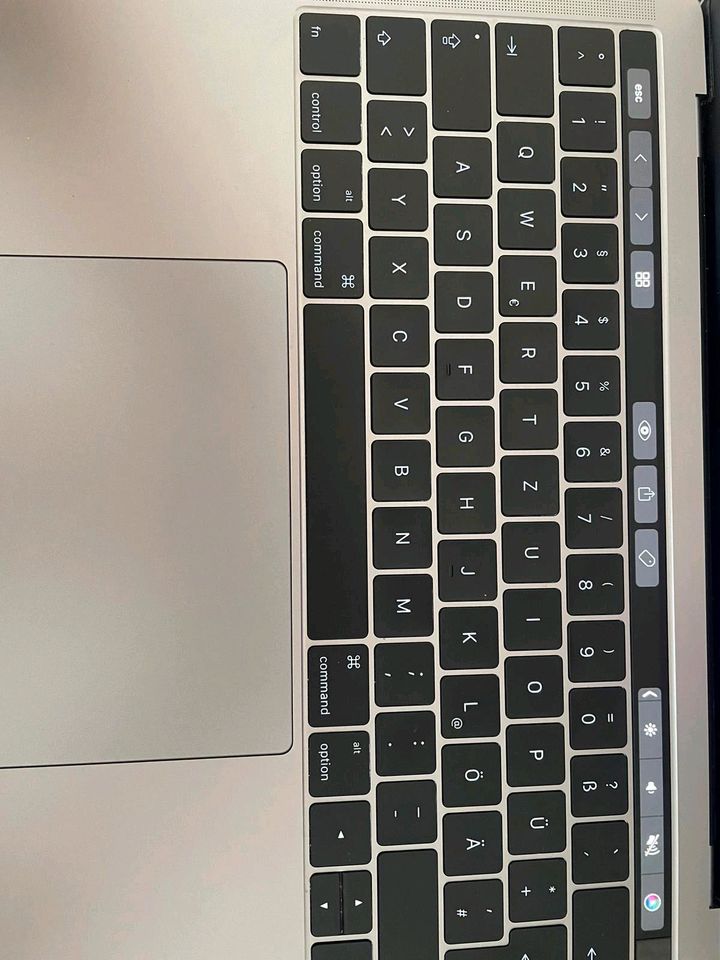 Macbook pro 2016 mit Touchbar in Hamburg