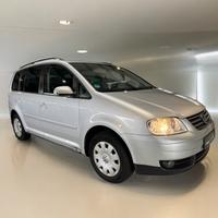 VW Touran 1,6 FSI Aut. / AHK  5 Sitzer Finanz. /Garantie möglich Niedersachsen - Grasberg Vorschau