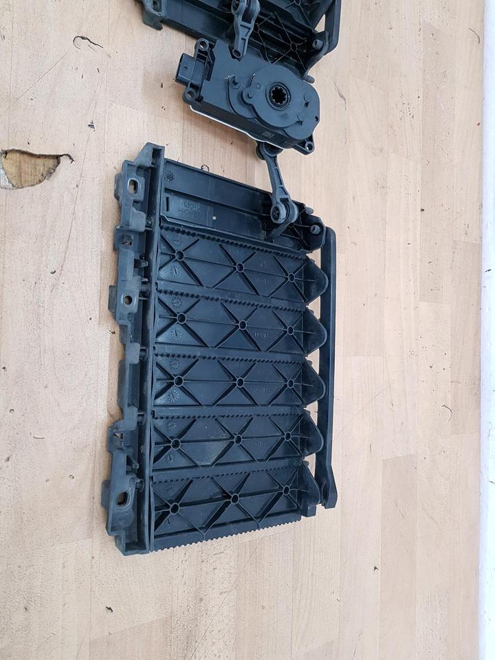 Gitter Grill Luftklappensteuerung Luftkanal  BMW G30 G31  bj2020 in Ennepetal