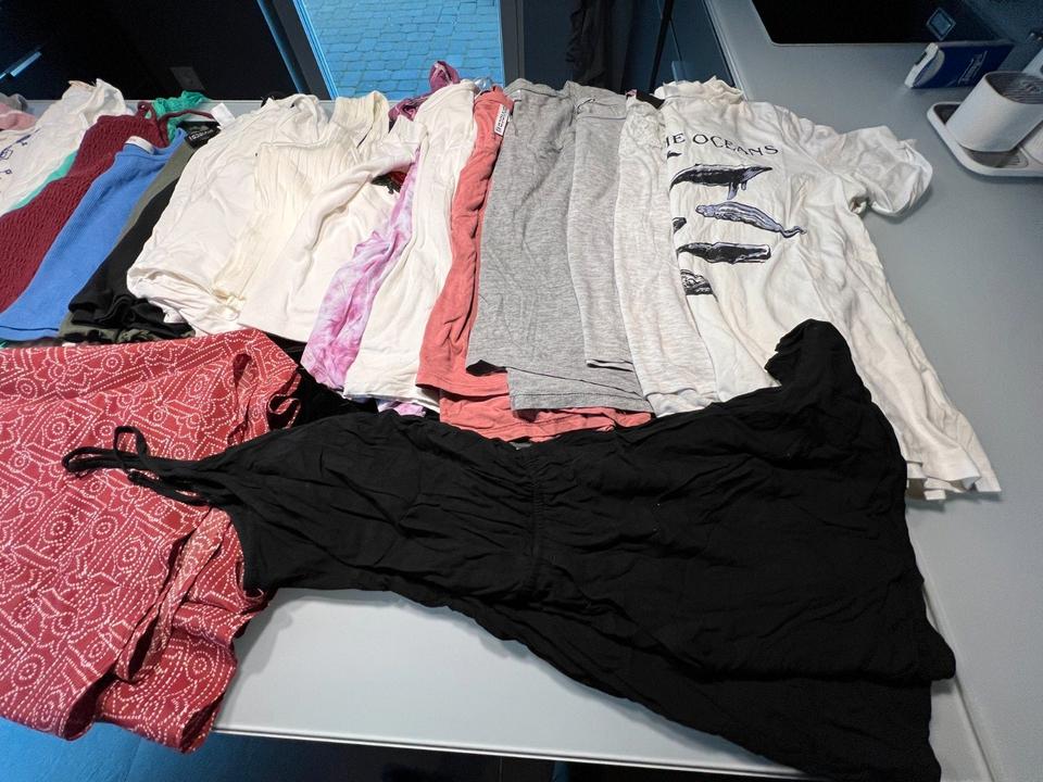 Sommer Bekleidungspaket, 22 -tlg, Gr. S, top Marken, Shirts, Tops in Witzhave