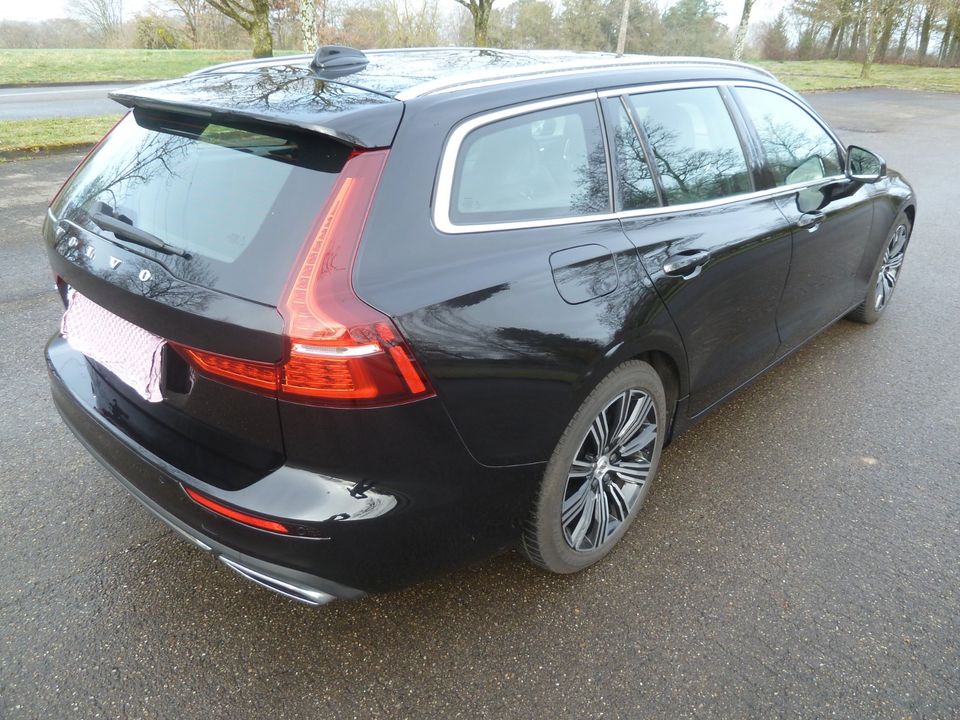 V60 T6 AWD Inscription, Kombi, AHK, Pano, 8-fach bereift Alu in Weil im Schönbuch