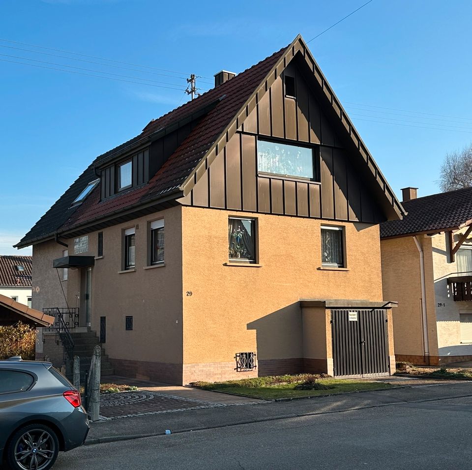 Seltene Gelegenheit in Schwaikheim, Einfamilienhaus mit 9 Zimmer und ca. 177 qm Wohnfläche,ca. 177 qm Wohnfläche, Garage + PKW-Stellplatz! in Schwaikheim