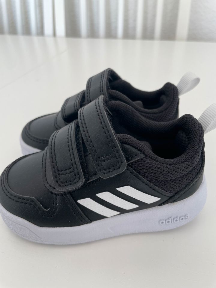 Adidas Kleinkindschuhe in Pinneberg