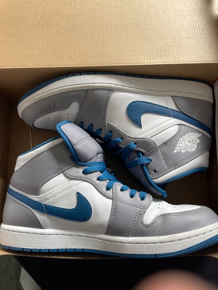 Jordan 1 blau grau Größe 44 einmal getragen in Herten