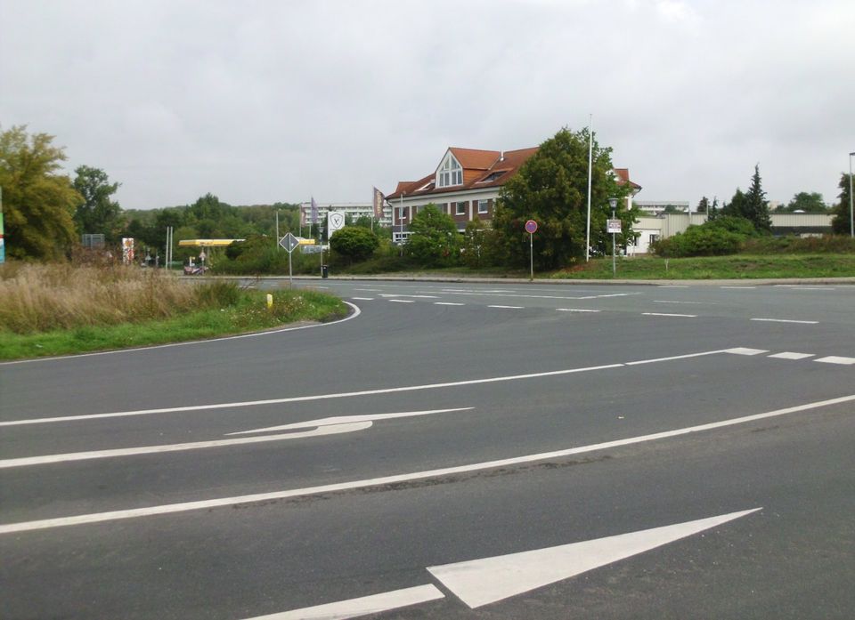 Auto Platz Freifläche Autohandel Stellplatz an Bundesstraße in Hohendodeleben