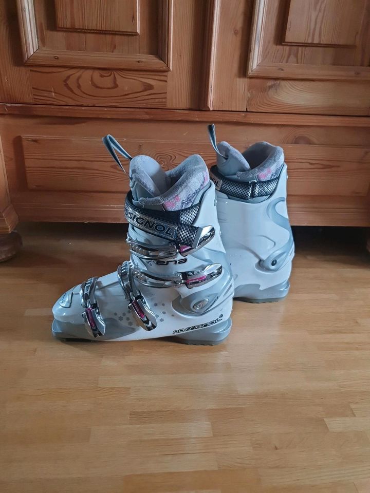 Damen Ski Schuhe 27cm in Unterföhring