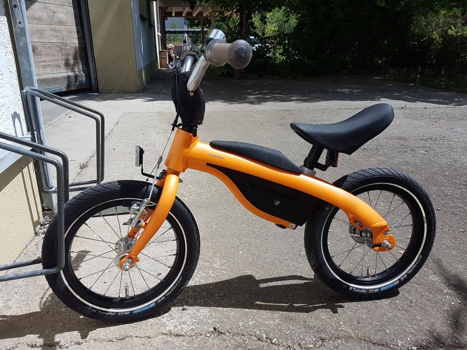BMW Kidsbike mit Umbausatz vom Laufrad zum Fahrrad in Bad Wörishofen