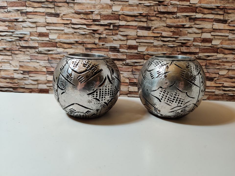 2 x Silber Metalloptik Kugel Teelichthalter in Faßberg