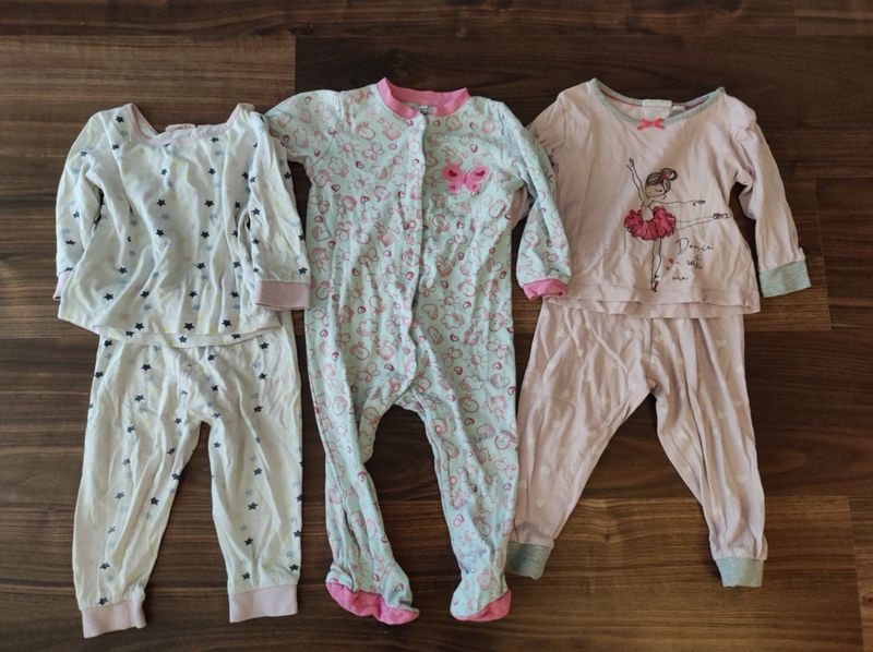 3 pyjamas* baby* kinder* 74* 80* 86* mädchen* Schlafanzug* in Hessen -  Raunheim | Babykleidung Größe 74 kaufen | eBay Kleinanzeigen ist jetzt  Kleinanzeigen