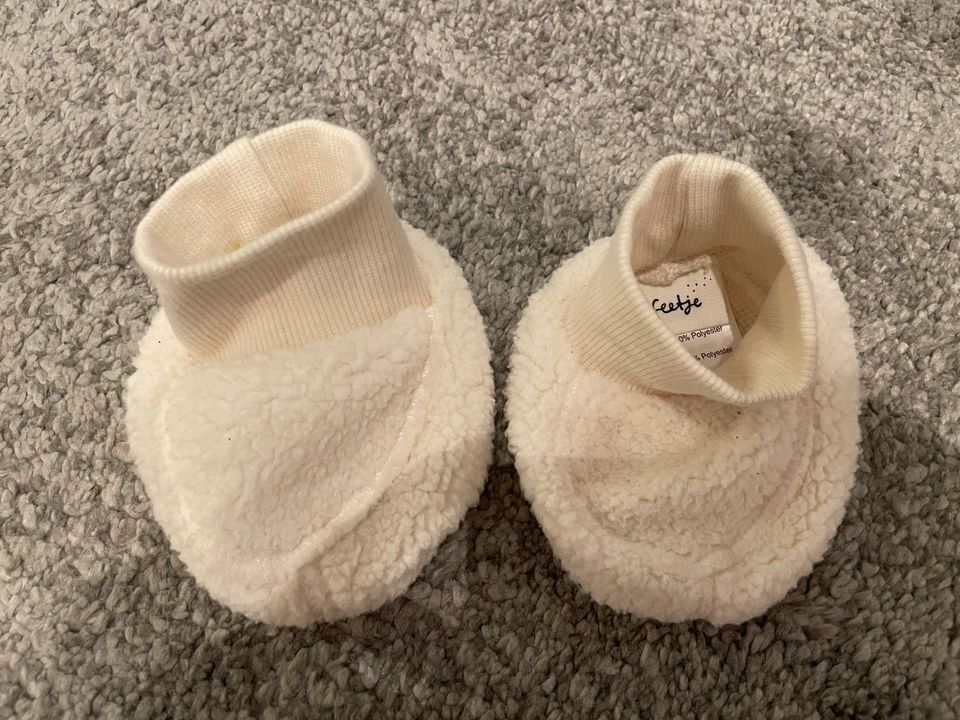 Neue Feetje Teddy-Überschuhe, weiß in Alzenau