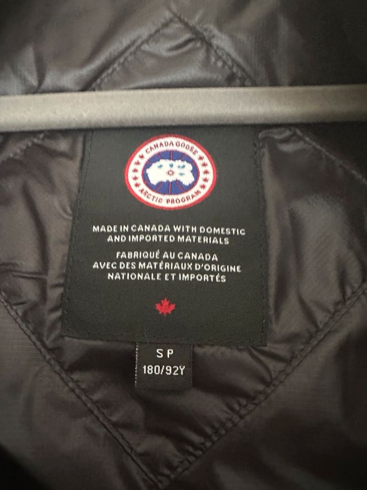 Canada Goose Weste Größe S Unisex NEU! in Sersheim