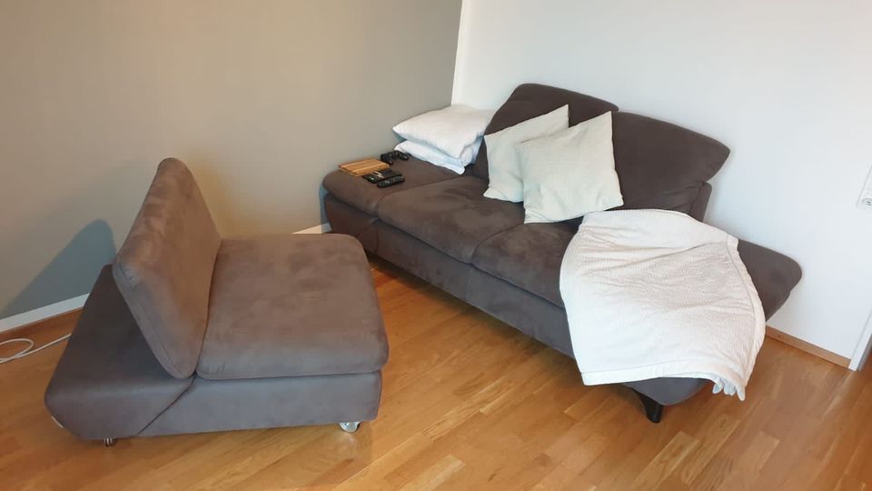 Neue Couch inkl. Hocker in Alsdorf
