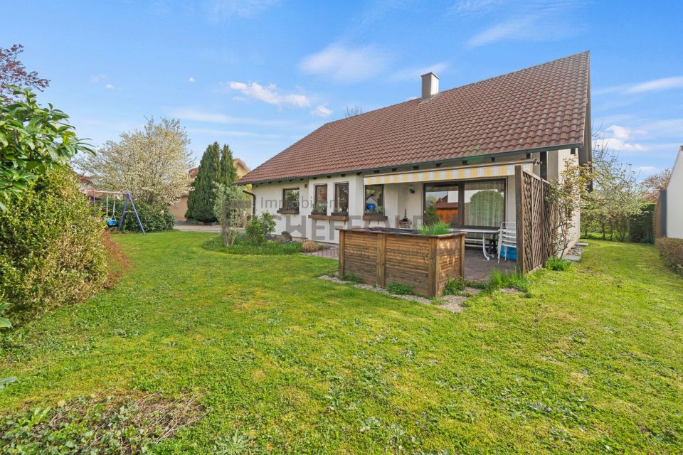 In einem beliebten Wohngebiet! Einfamilienhaus mit schönem Garten und Ausbaupotential in Laupheim