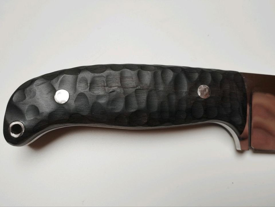 Handgemachtes Messer mit Lederscheide und Dangler in München