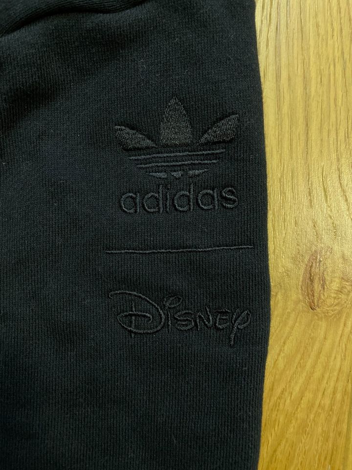 Kurzer Sweater von adidas Originals x Disney, schwarz,Gr.S *neu* in Hamburg