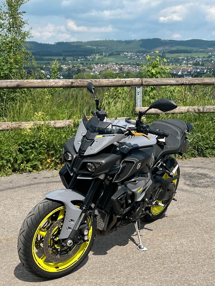 Yamaha Mt 10 mit neuen Tüv Wochenende Aktion  8999,- Euro in Friesenhagen