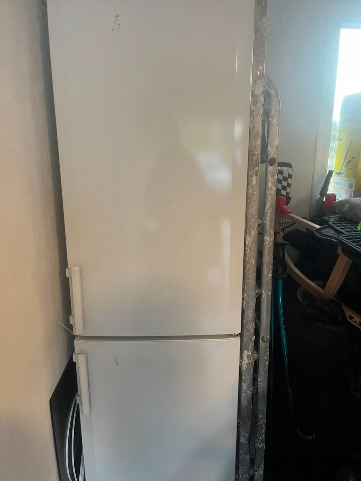 Kühlschrank mit Gefrierfach in Mainburg